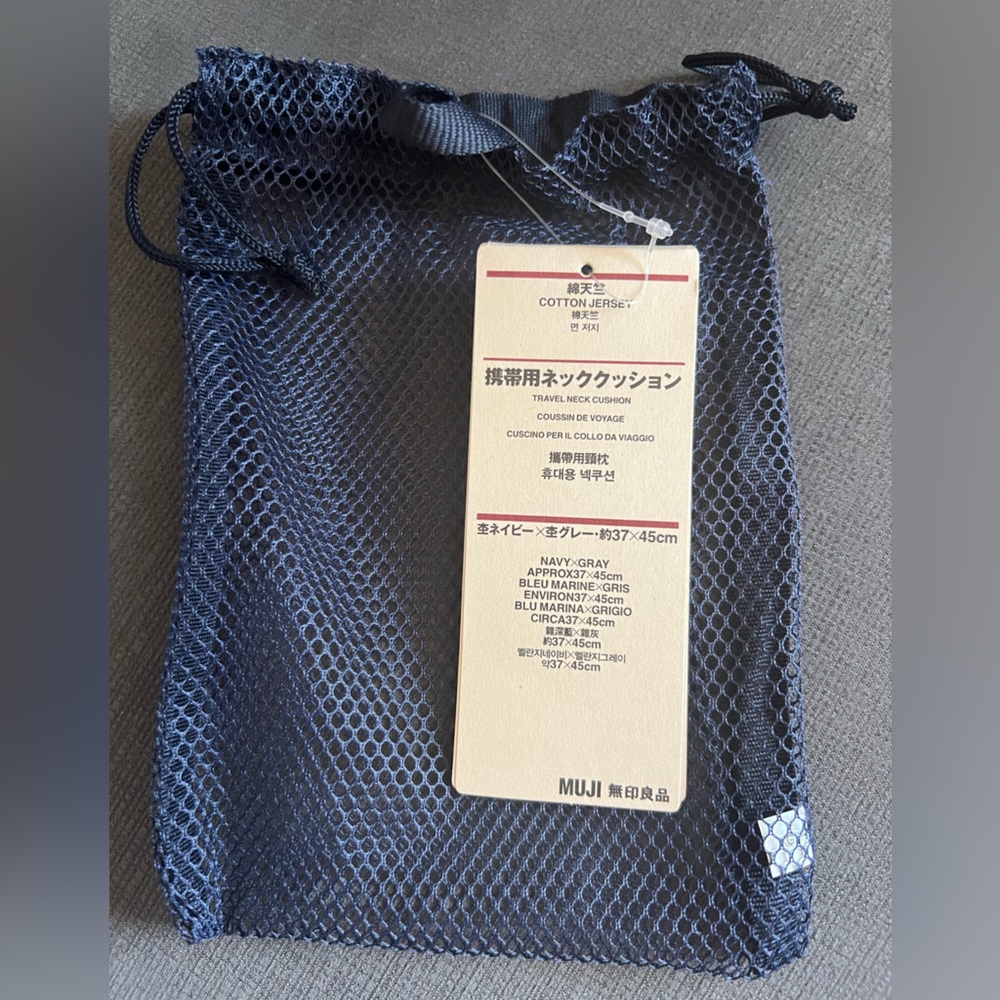 BRAND NEW Muji Inflatable Travel Neck Pillow - Picture 2 of 3